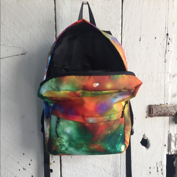 Linive Backpack - Picture 3 of 7